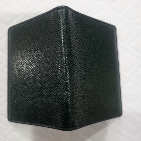 Louis Vuitton Taiga Cardholder..Like New Condition.. W/COA!!! - Picture 4 of 12